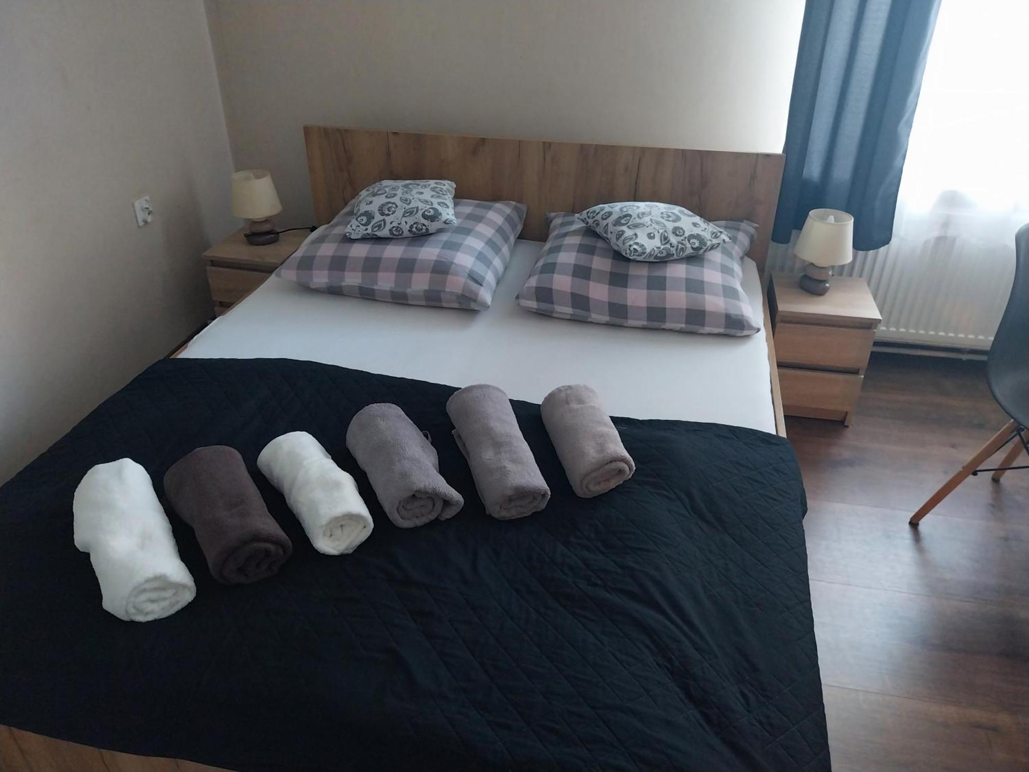 Czarna Owca- Pokoje Goscinne Gniezno Dış mekan fotoğraf